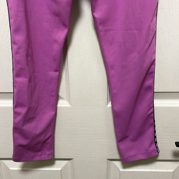 ZYIA |Active |Bright Lilac|Piping |Pocket Light n Tight|Crop |Legging |Size 8-10 - Picture 10 of 16
